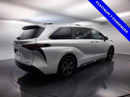 2025 Toyota Sienna Platinum 7 Passenger