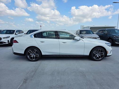 Alpine White 2026 BMW 530 i