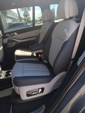 2024 BMW X7 M60i