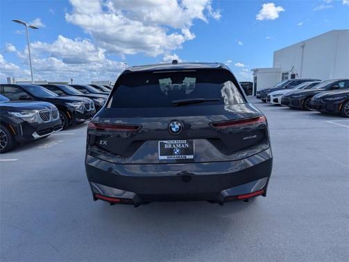 2026 BMW iX xDrive45