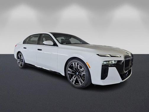 Alpine White 2026 BMW 760 760i xDrive