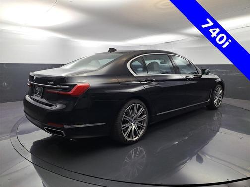 2022 BMW 740 i