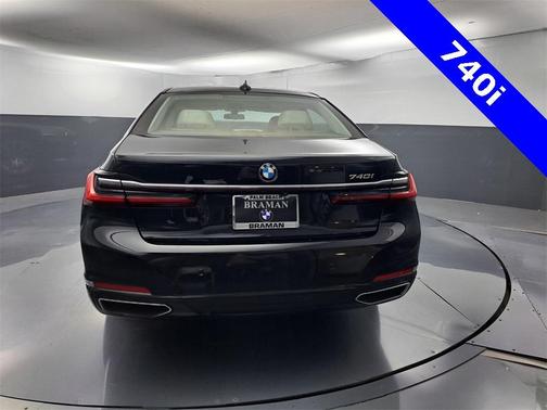 2022 BMW 740 i