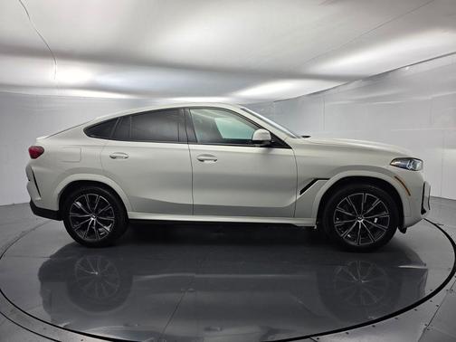 Alpine White 2025 BMW X6 xDrive40i