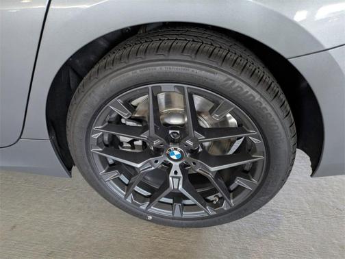 2025 BMW 330 i