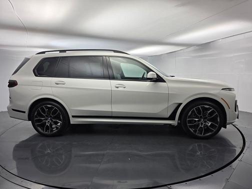 Alpine White 2024 BMW X7 xDrive40i