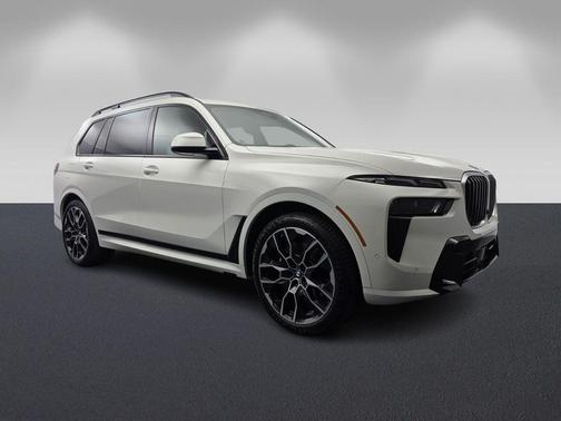 Alpine White 2024 BMW X7 xDrive40i