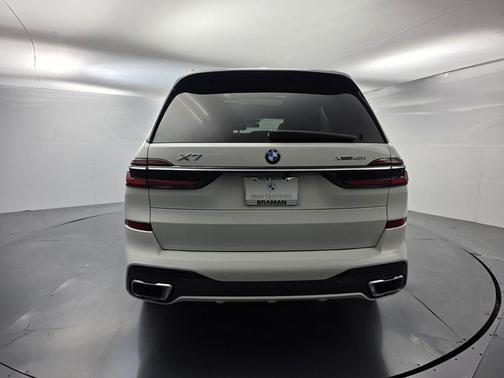 Alpine White 2024 BMW X7 xDrive40i