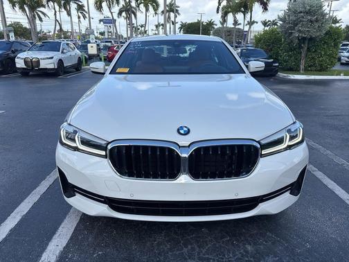 Alpine White 2023 BMW 540 i