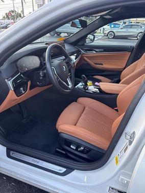 Alpine White 2023 BMW 540 i