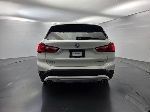 Alpine White 2022 BMW X1 sDrive28i
