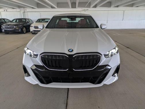 Alpine White 2026 BMW 530 i