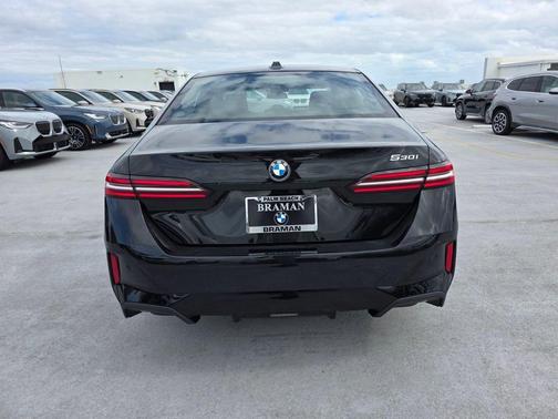 Black Sapphire Metallic 2026 BMW 530 i