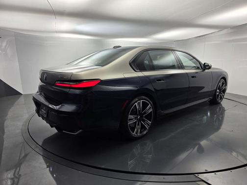 Tanzanite Blue II Metallic 2023 BMW i7 xDrive60