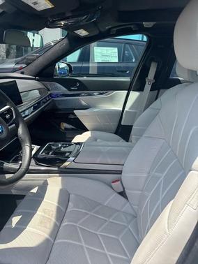 Tanzanite Blue II Metallic 2023 BMW i7 xDrive60