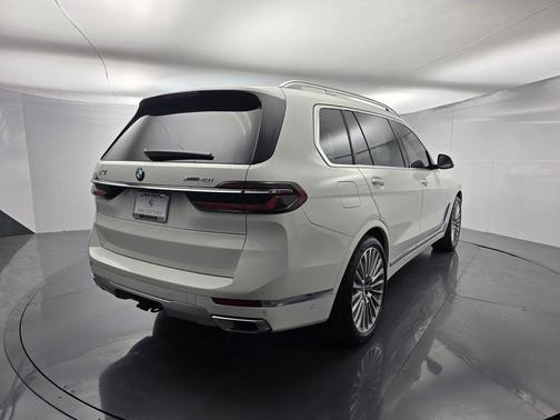 Alpine White 2026 BMW X7 xDrive40i