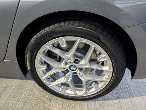 2025 BMW 330 i