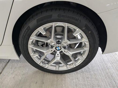 2025 BMW 330 i