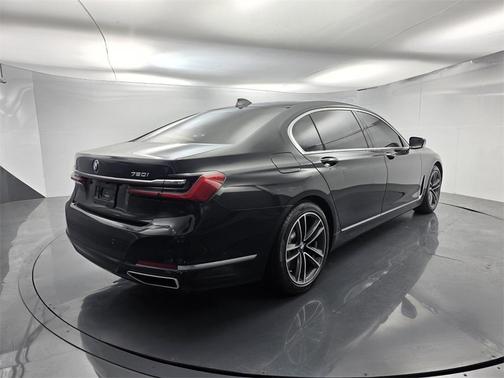 2022 BMW 750 i xDrive