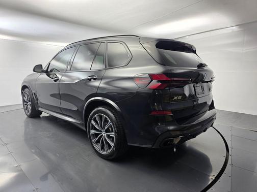 Black Sapphire Metallic 2024 BMW X5 xDrive40i