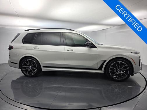 Mineral White Metallic 2023 BMW X7 M60i