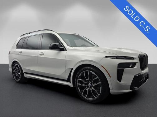 Mineral White Metallic 2023 BMW X7 M60i