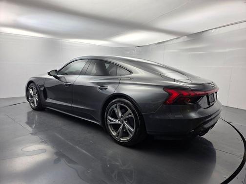 Daytona Gray Pearl Effect 2023 Audi e-tron GT Premium Plus