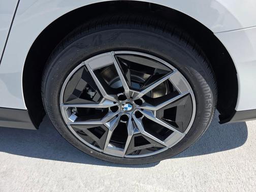 Alpine White 2027 BMW 530 i