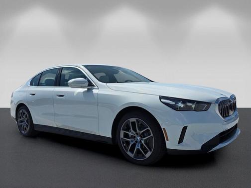 Alpine White 2027 BMW 530 i