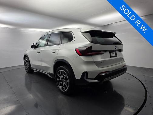 Mineral White Metallic 2023 BMW X1 xDrive28i