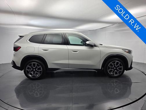 Mineral White Metallic 2023 BMW X1 xDrive28i