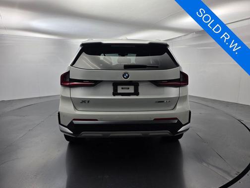Mineral White Metallic 2023 BMW X1 xDrive28i