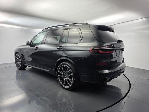 Black Sapphire Metallic 2024 BMW X7 xDrive40i