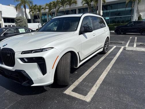 2024 BMW X7 M60i