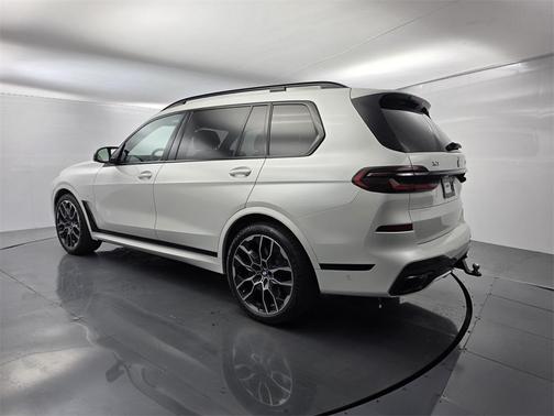 2024 BMW X7 M60i