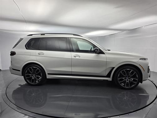 2024 BMW X7 M60i