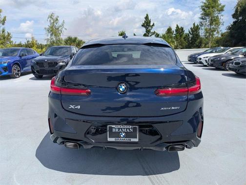 2025 BMW X4 xDrive30i