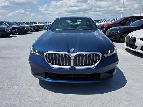 Phytonic Blue Metallic 2026 BMW 530 i