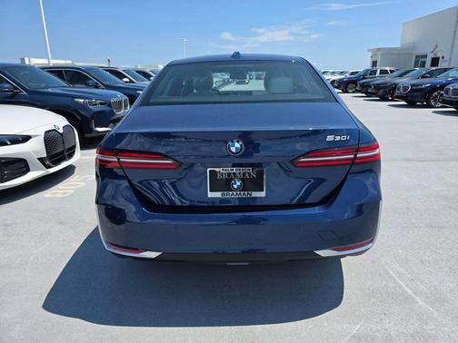 Phytonic Blue Metallic 2026 BMW 530 i