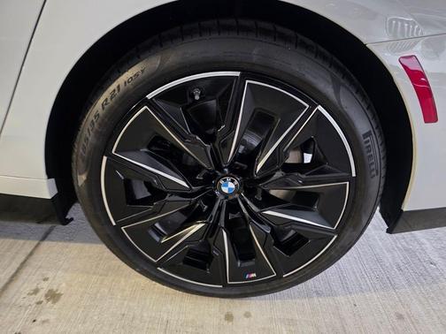 Alpine White 2026 BMW 760 760i xDrive