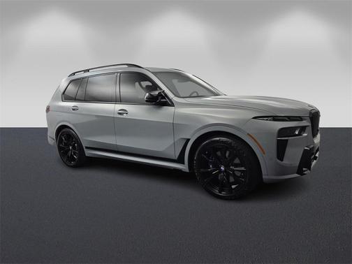 2023 BMW X7 M60i