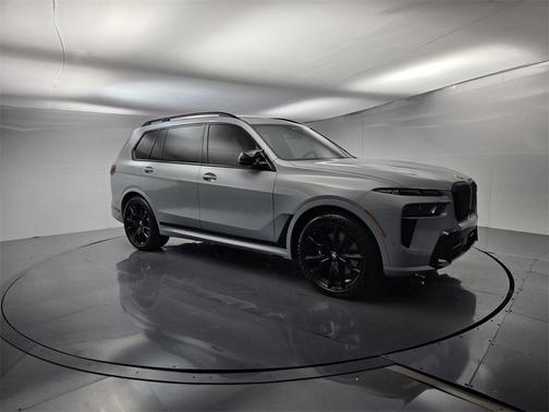 2023 BMW X7 M60i