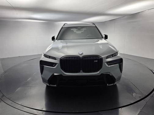 2023 BMW X7 M60i