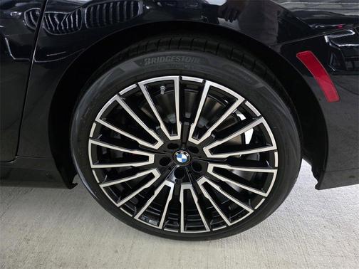 2025 BMW 760 760i xDrive