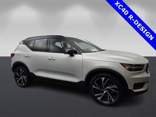 2022 Volvo XC40 T5 R-Design