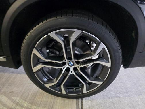 Black Sapphire Metallic 2026 BMW X5 sDrive40i