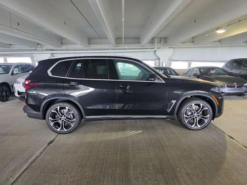 Black Sapphire Metallic 2026 BMW X5 sDrive40i