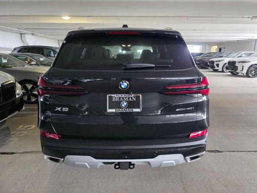 Black Sapphire Metallic 2026 BMW X5 sDrive40i