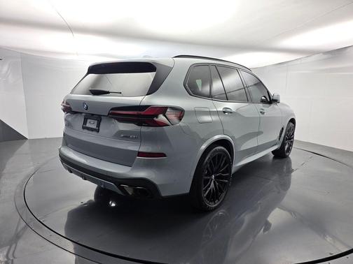 Brooklyn Gray Metallic 2024 BMW X5 sDrive40i