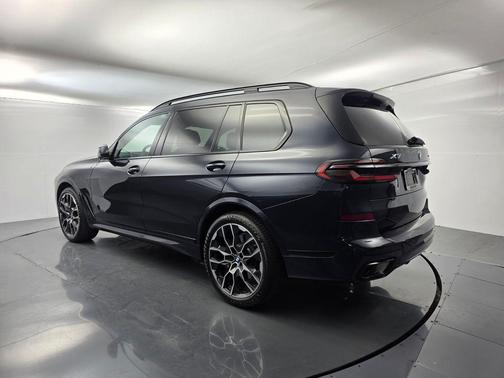 Carbon Black Metallic 2025 BMW X7 xDrive40i
